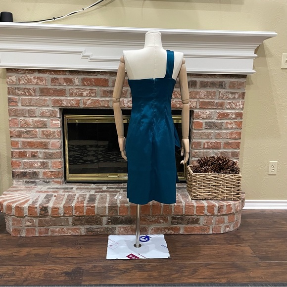 Romeo & Juliet Couture deep turquoise satin one shoulder dress / S / NWOT - Picture 12 of 15